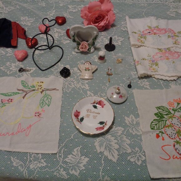 JUNK DRAWER EMBROIDERED PIECES HEART HOLDER HEART FRAME JEWELRY PARTS  E… - Picture 2 of 11